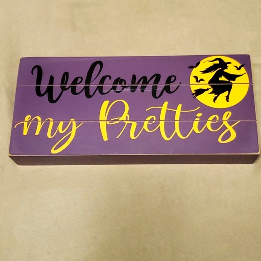 'Witch on Broom' Welcome Sign Halloween Decoration - "Welcome My Pretties"